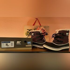 BNIB Sorel Tivoli rain/snow boots size 10!!! Black cherry (purple) sold out!!!